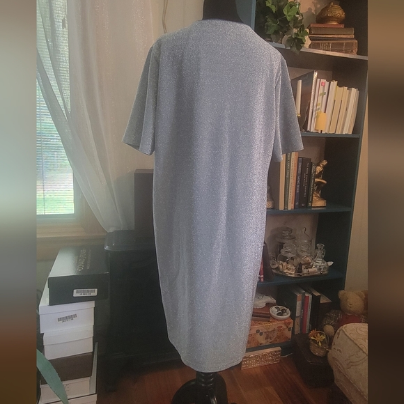 Serra XL short sleeve sparkly silver dress - Picture 3 of 3